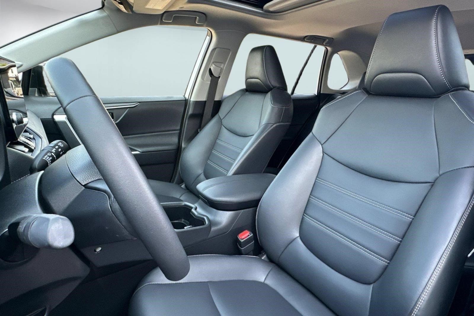 Used 2025 Toyota RAV4 XLE Premium w/ Weather Package AWD/4WD image 5