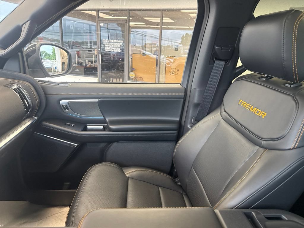 Used 2025 Ford Expedition Tremor AWD/4WD image 25