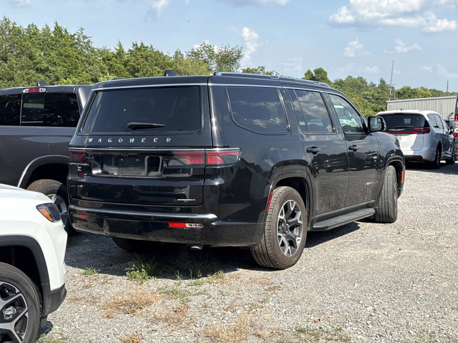 Used 2024 Jeep Wagoneer Series III AWD/4WD image 4