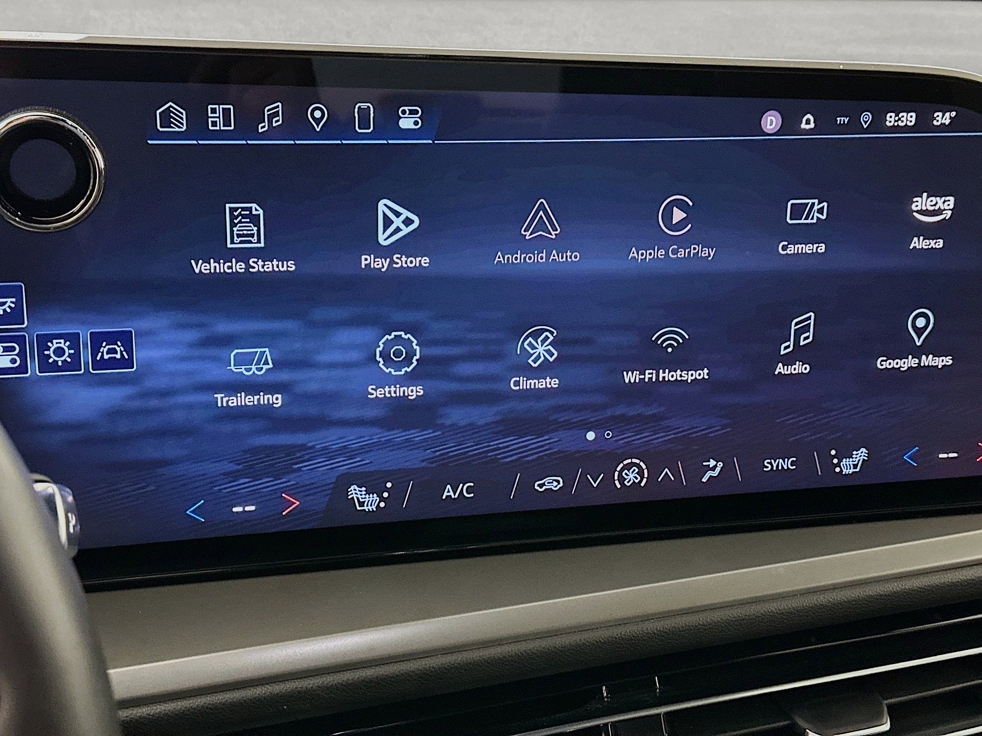 Used 2025 Chevrolet Traverse LT image 21