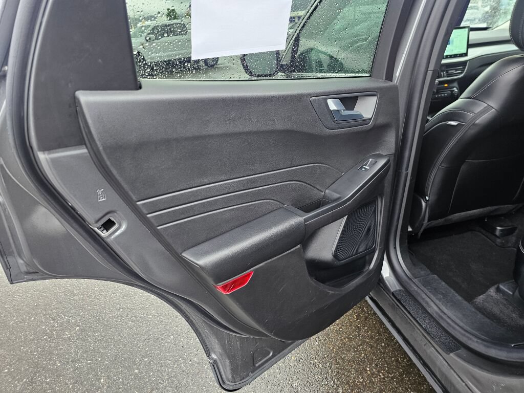 Certified 2025 Ford Escape Platinum AWD/4WD image 12