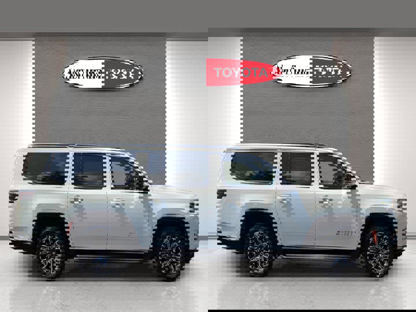 Used 2024 Jeep Wagoneer L Series II image 5