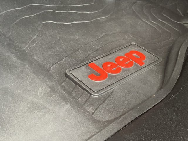 Used 2022 Jeep Wrangler Unlimited Rubicon w/ Cold Weather Group AWD/4WD image 37