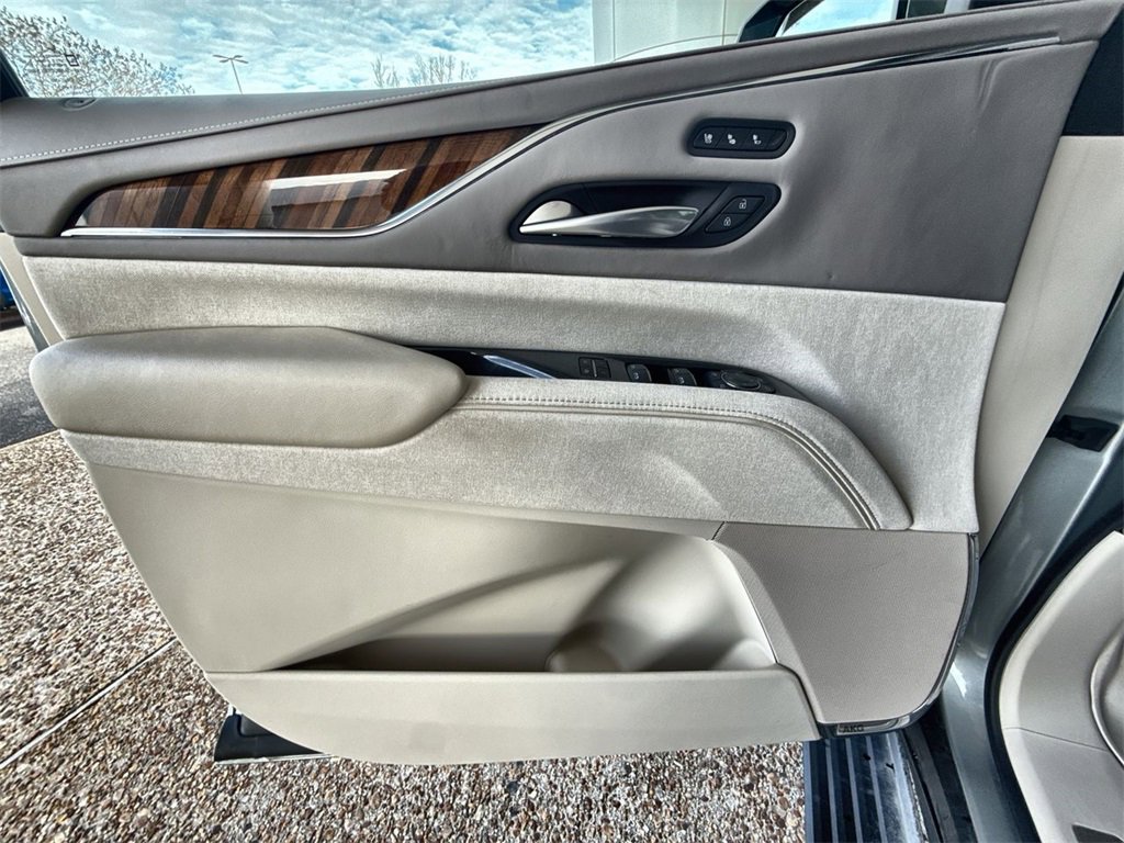 Certified 2024 Cadillac Escalade Sport Platinum w/ Heavy-Duty Trailer Package image 21