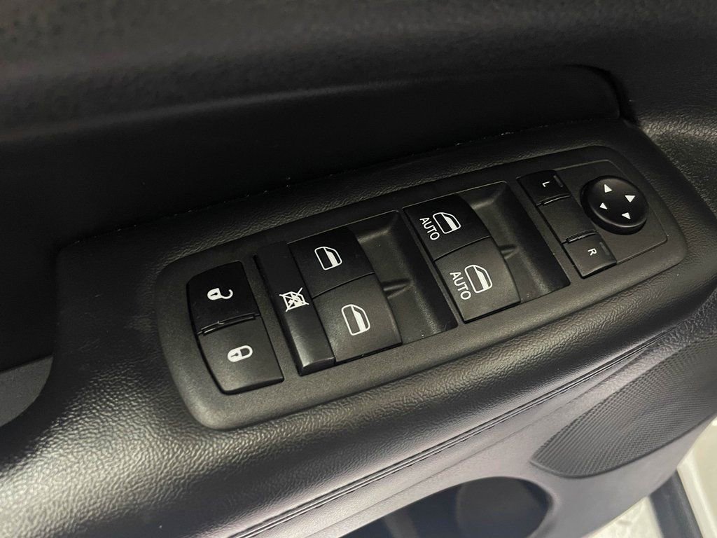 Used 2022 Jeep Grand Cherokee Limited image 16