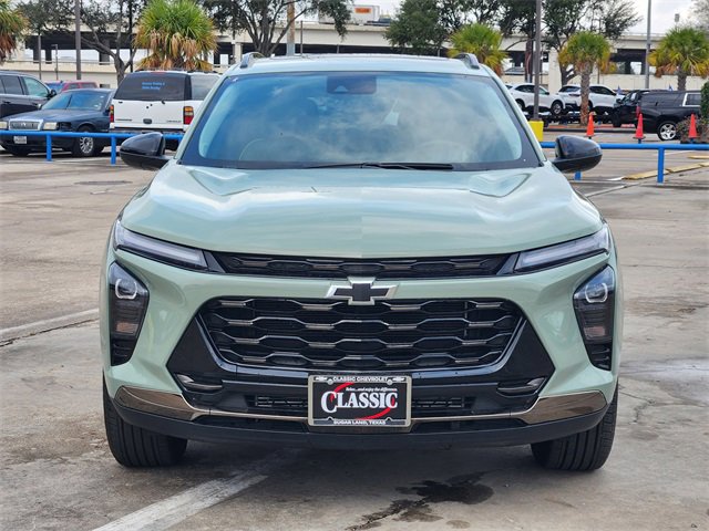 Used 2025 Chevrolet Trax ACTIV w/ Sunroof Package image 2