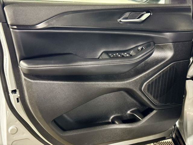 Certified 2025 Jeep Grand Cherokee Laredo w/ Luxury Tech Group I AWD/4WD image 11