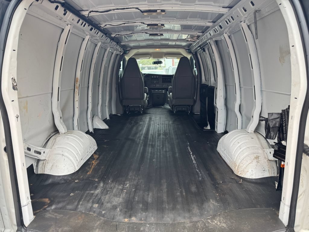 Used 2022 Chevrolet Express 3500 Extended RWD image 14