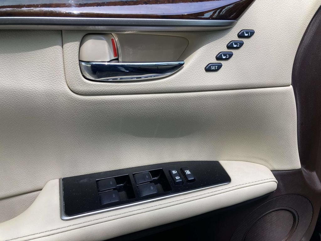 Used 2018 Lexus ES 350 w/ Luxury Package w/Wood Trim FWD image 11