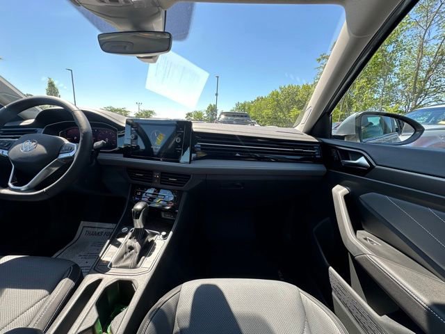 Used 2025 Volkswagen Jetta SEL FWD image 29