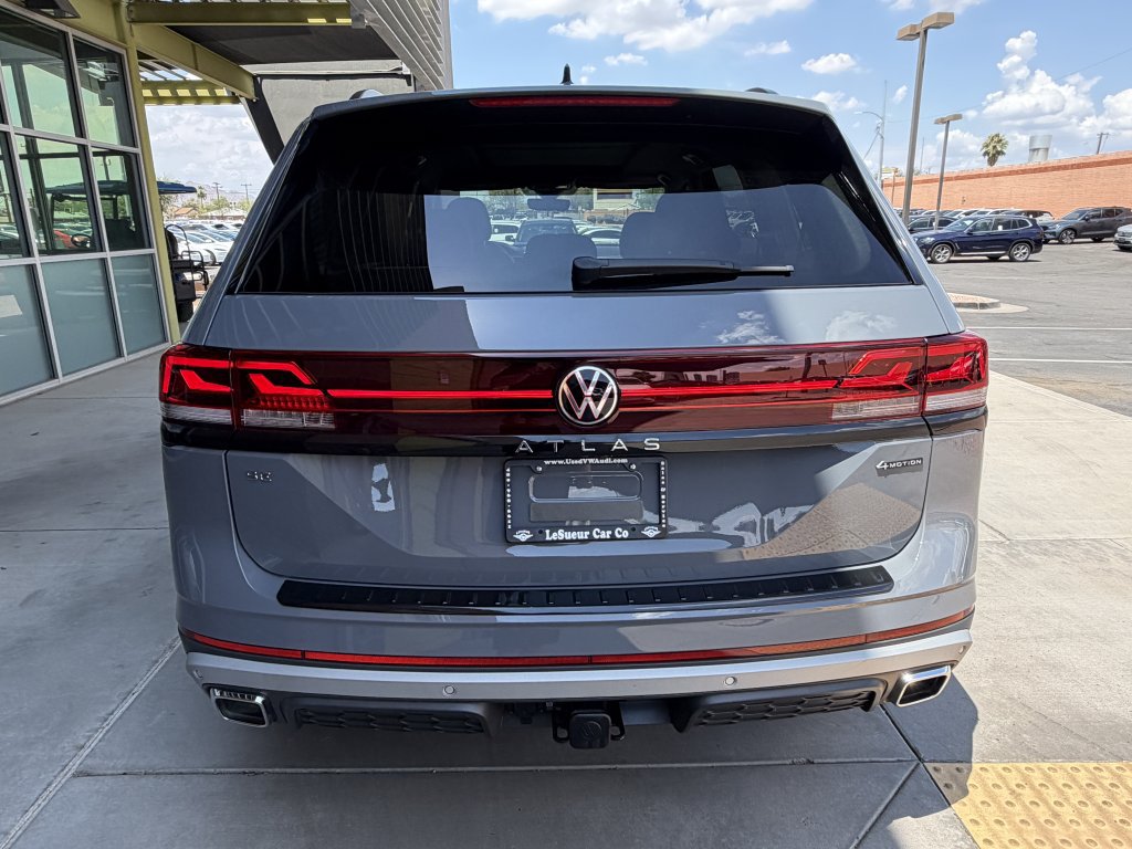 Used 2025 Volkswagen Atlas Peak Edition SE AWD/4WD image 13