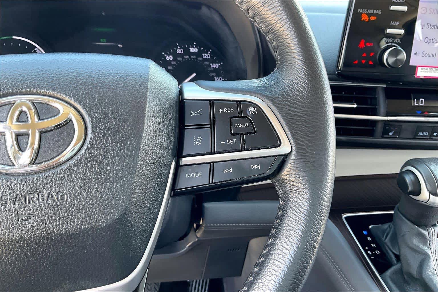 Used 2024 Toyota Sienna XLE FWD image 48
