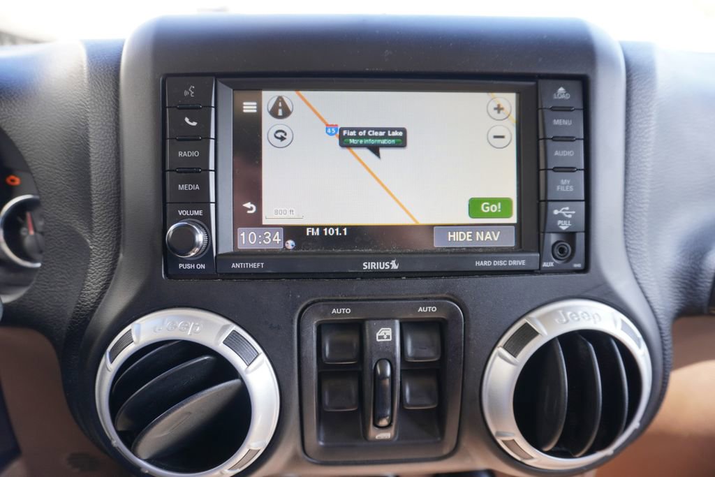 Used 2016 Jeep Wrangler Unlimited Rubicon w/ Connectivity Group image 9