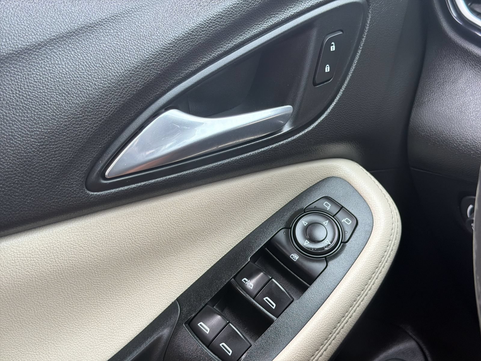 Used 2020 Buick Encore GX Preferred w/ Cold Weather Comfort Package FWD image 25