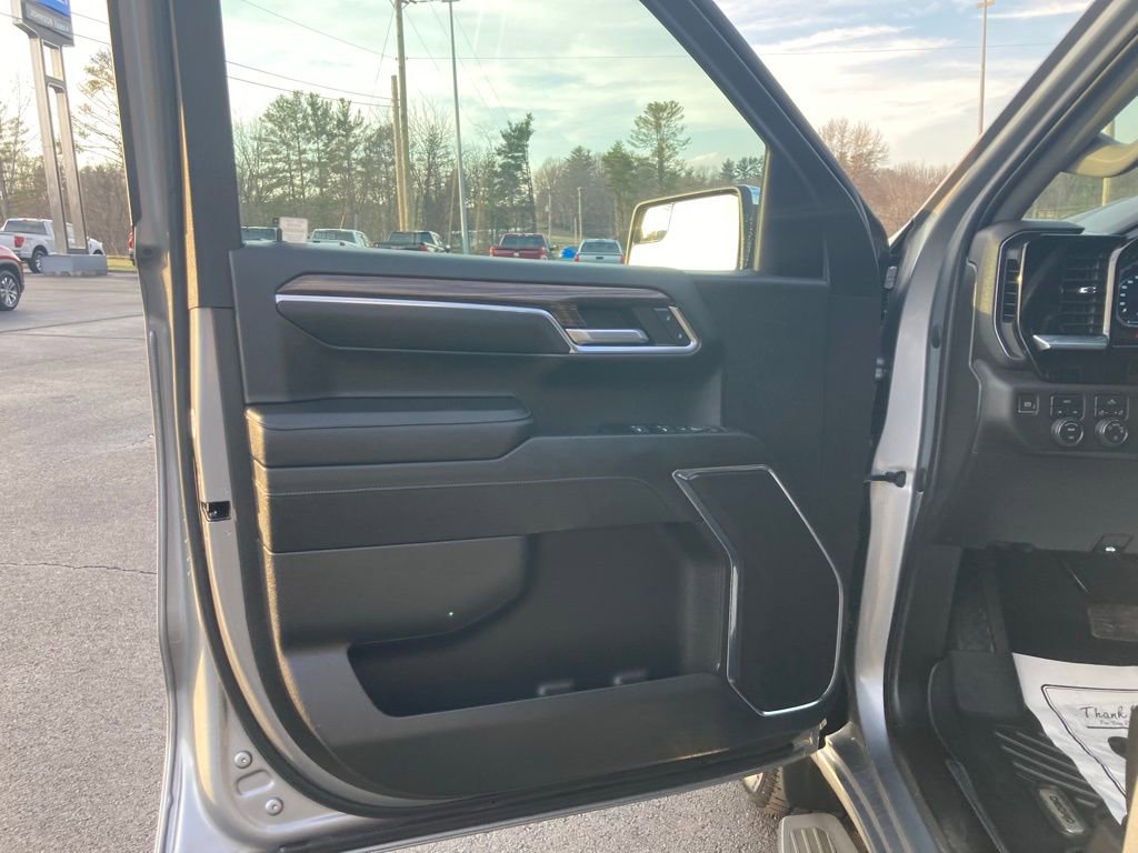 Used 2023 Chevrolet Silverado 1500 LT image 24