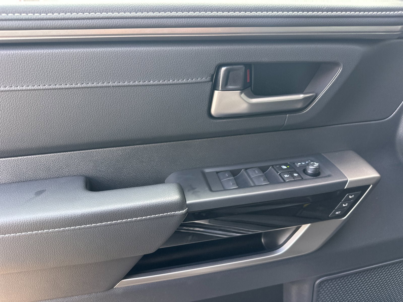 New 2026 Toyota Tundra Limited AWD/4WD image 10