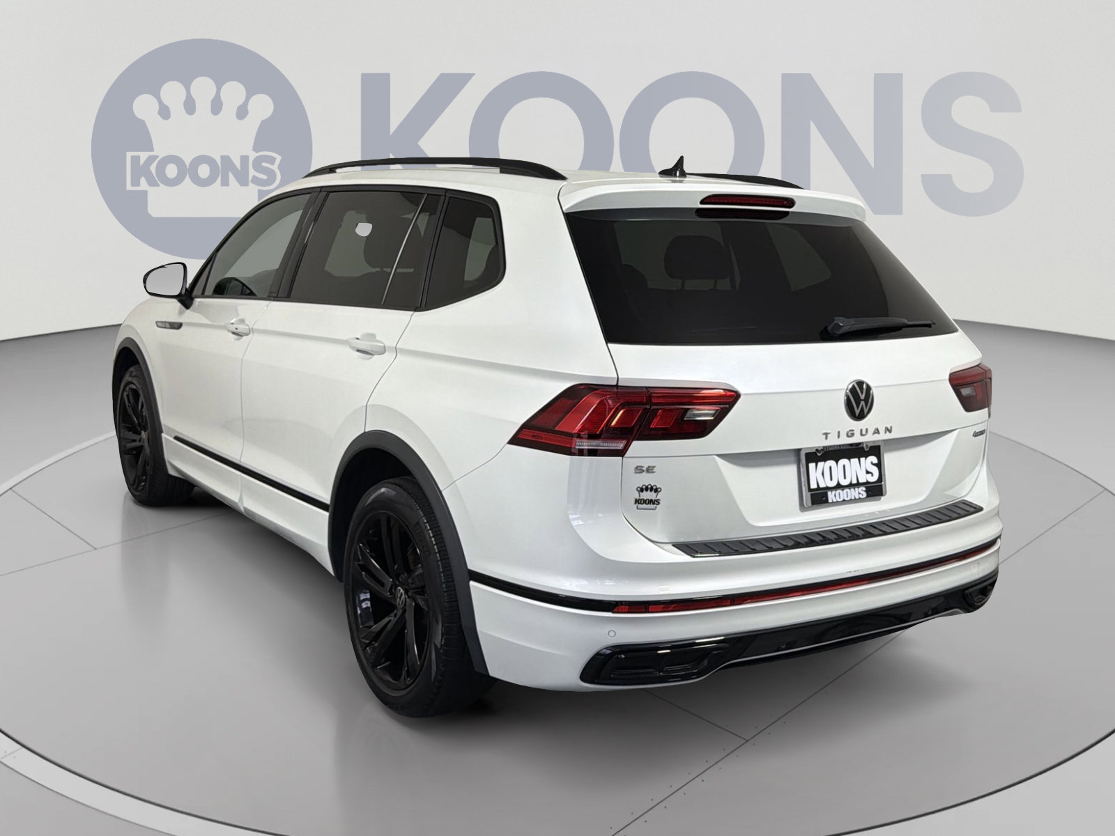 Used 2023 Volkswagen Tiguan SE R-Line AWD/4WD image 4