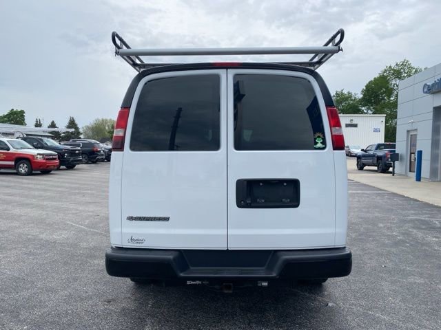 Used 2018 Chevrolet Express 2500 RWD image 4