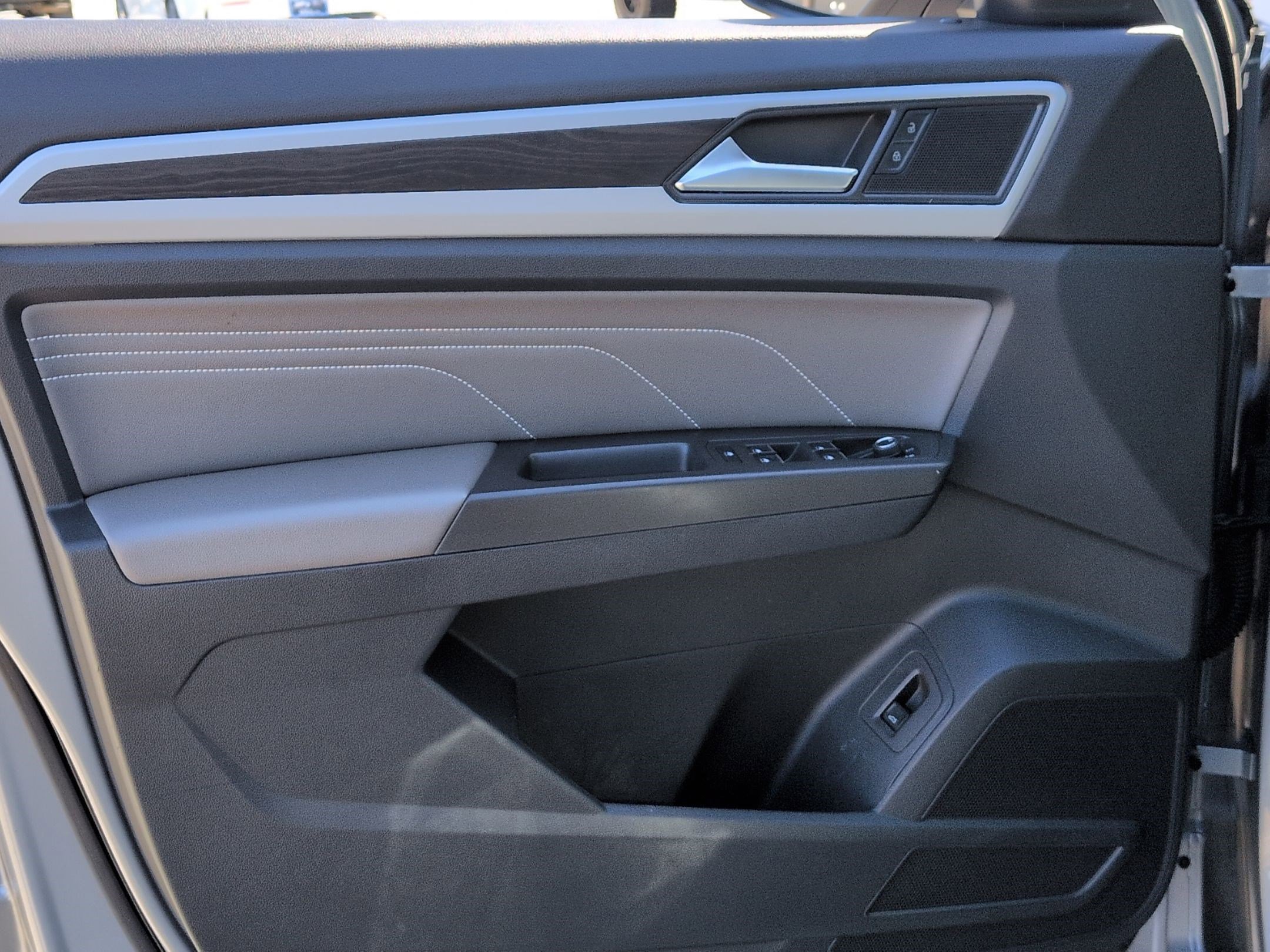 Used 2023 Volkswagen Atlas SE w/ Panoramic Sunroof Package image 14