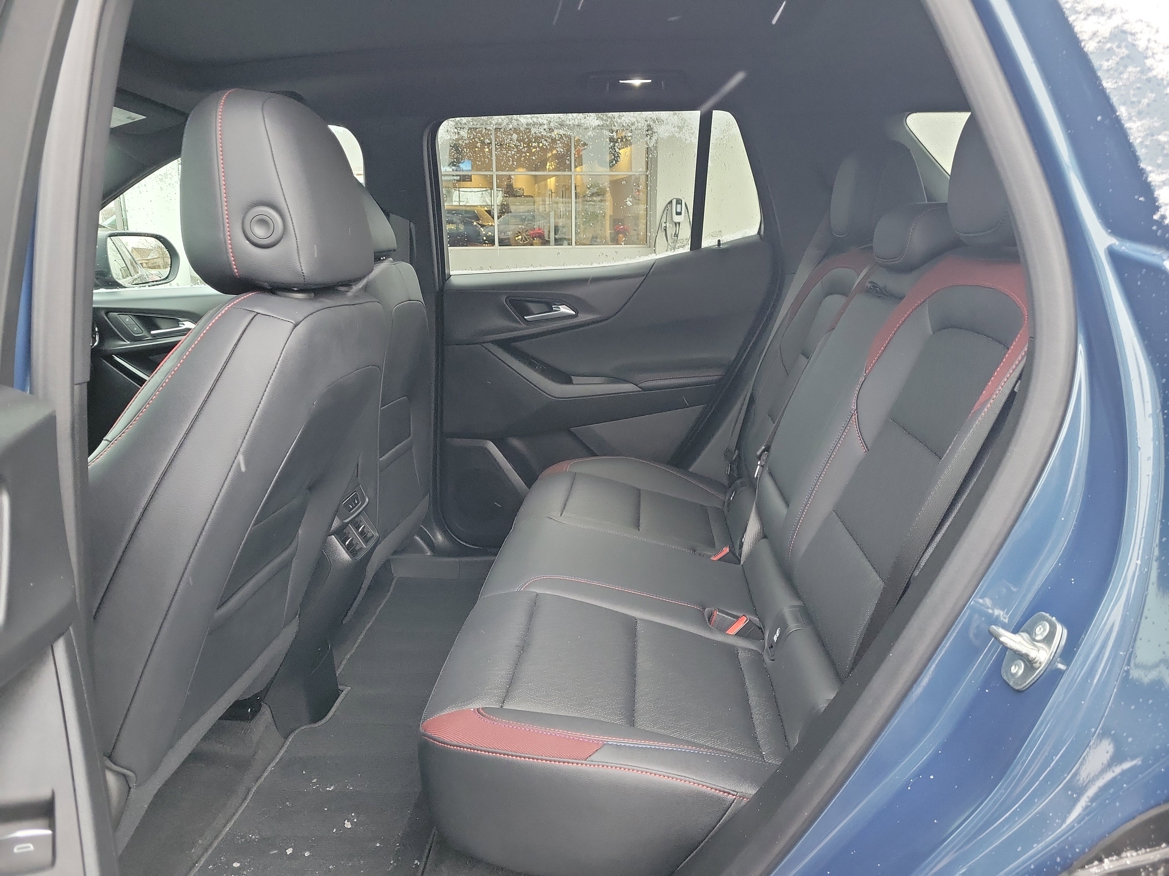 Used 2025 Chevrolet Equinox RS w/ Safety and Technology Package image 12