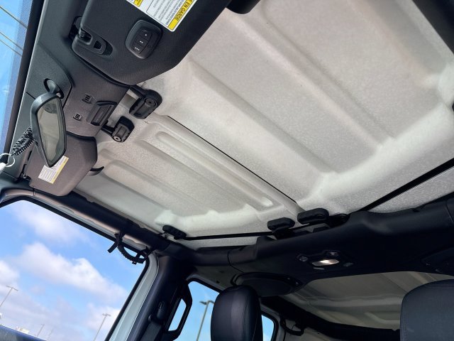 Used 2018 Jeep Wrangler Unlimited Sahara AWD/4WD image 22