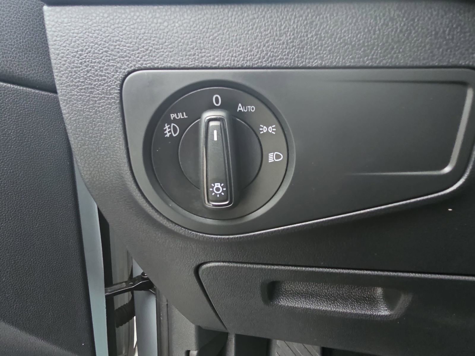 Used 2018 Volkswagen Tiguan S w/ Front Fog Lights Package image 32