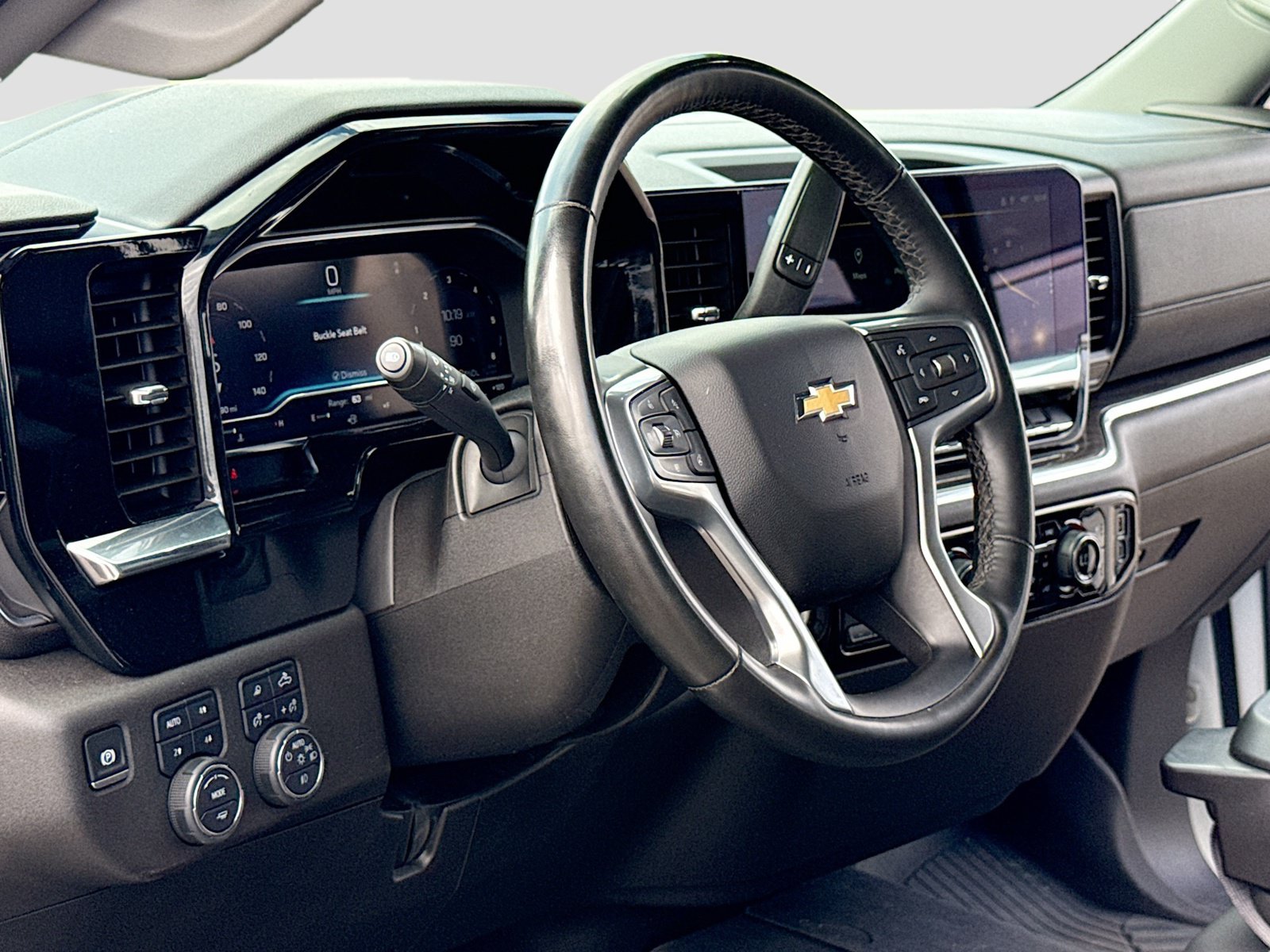 Used 2024 Chevrolet Silverado 1500 LTZ AWD/4WD image 4