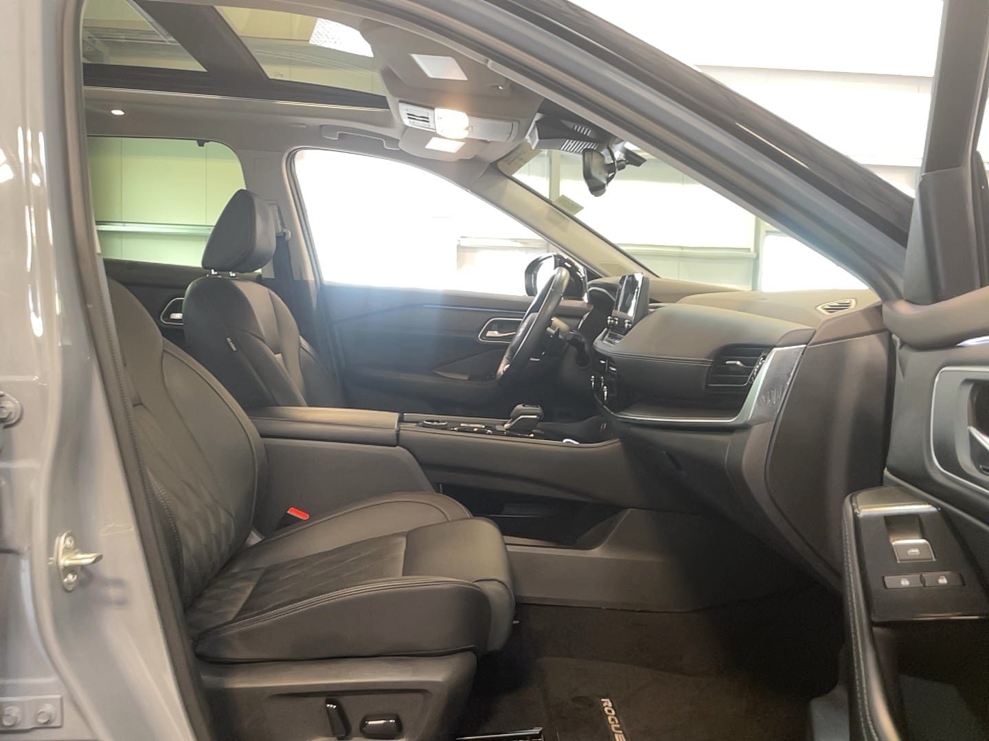 Used 2023 Nissan Rogue Platinum AWD/4WD image 18