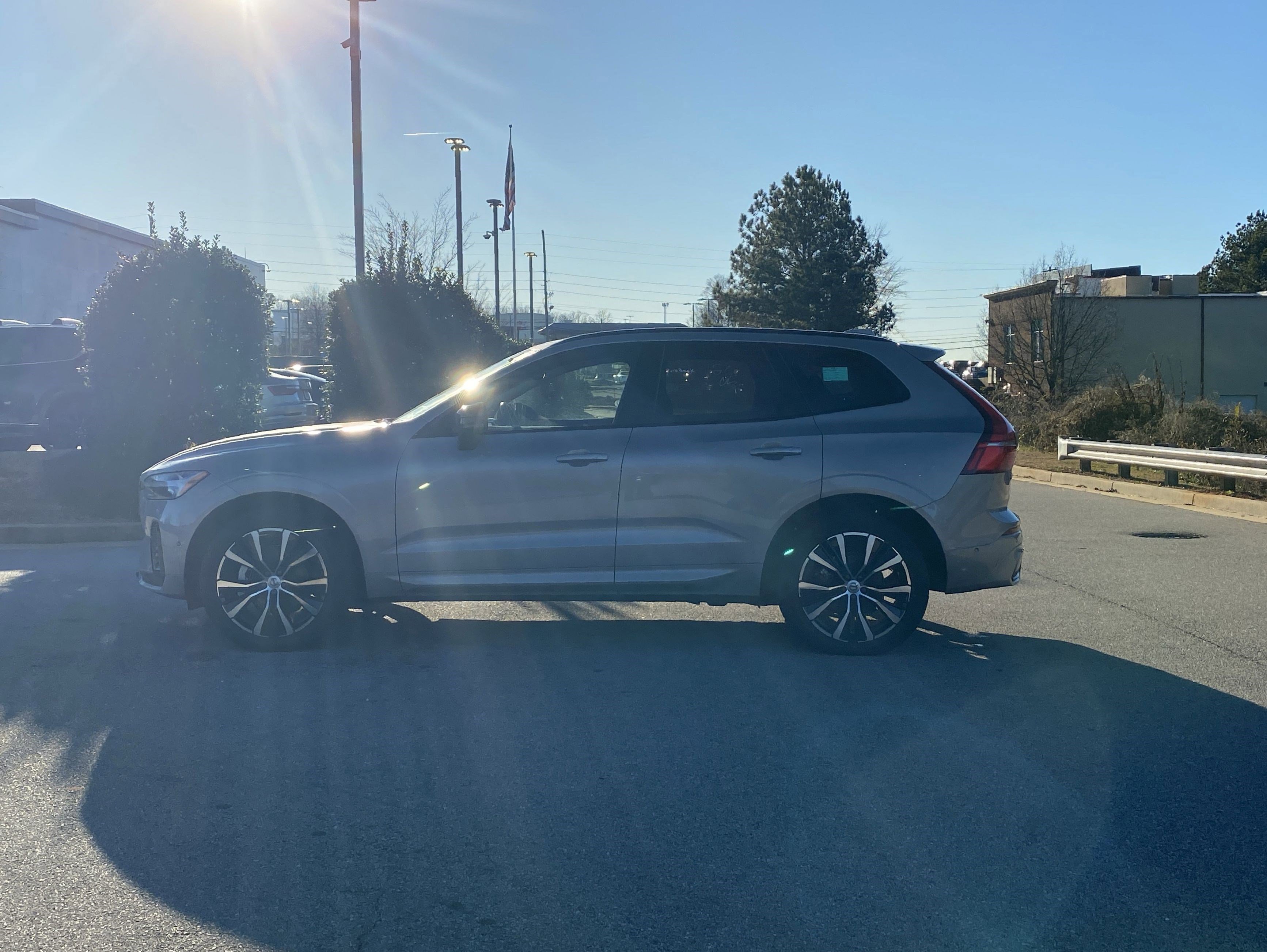 Used 2025 Volvo XC60 B5 Plus image 12