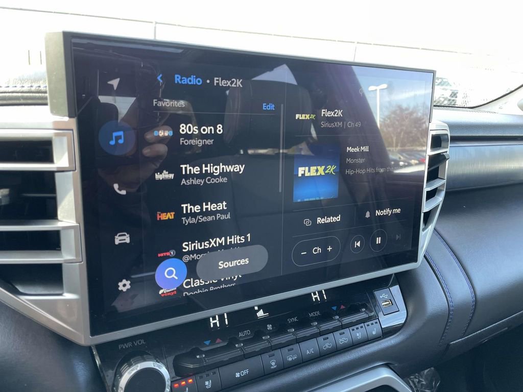 Used 2025 Toyota Tundra Platinum image 40