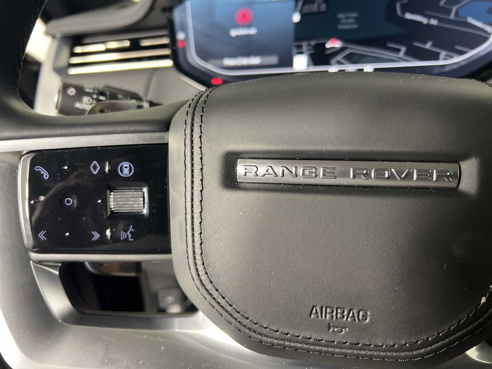 Used 2025 Land Rover Range Rover SE AWD/4WD image 29