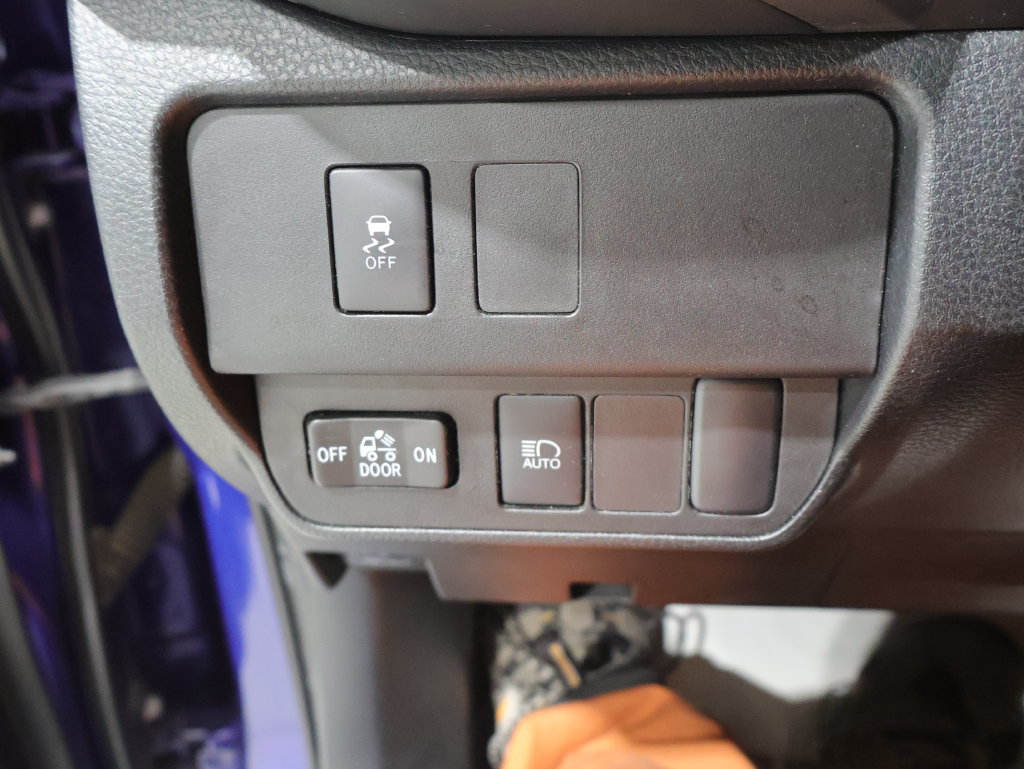 Certified 2023 Toyota Tacoma SR5 AWD/4WD image 32