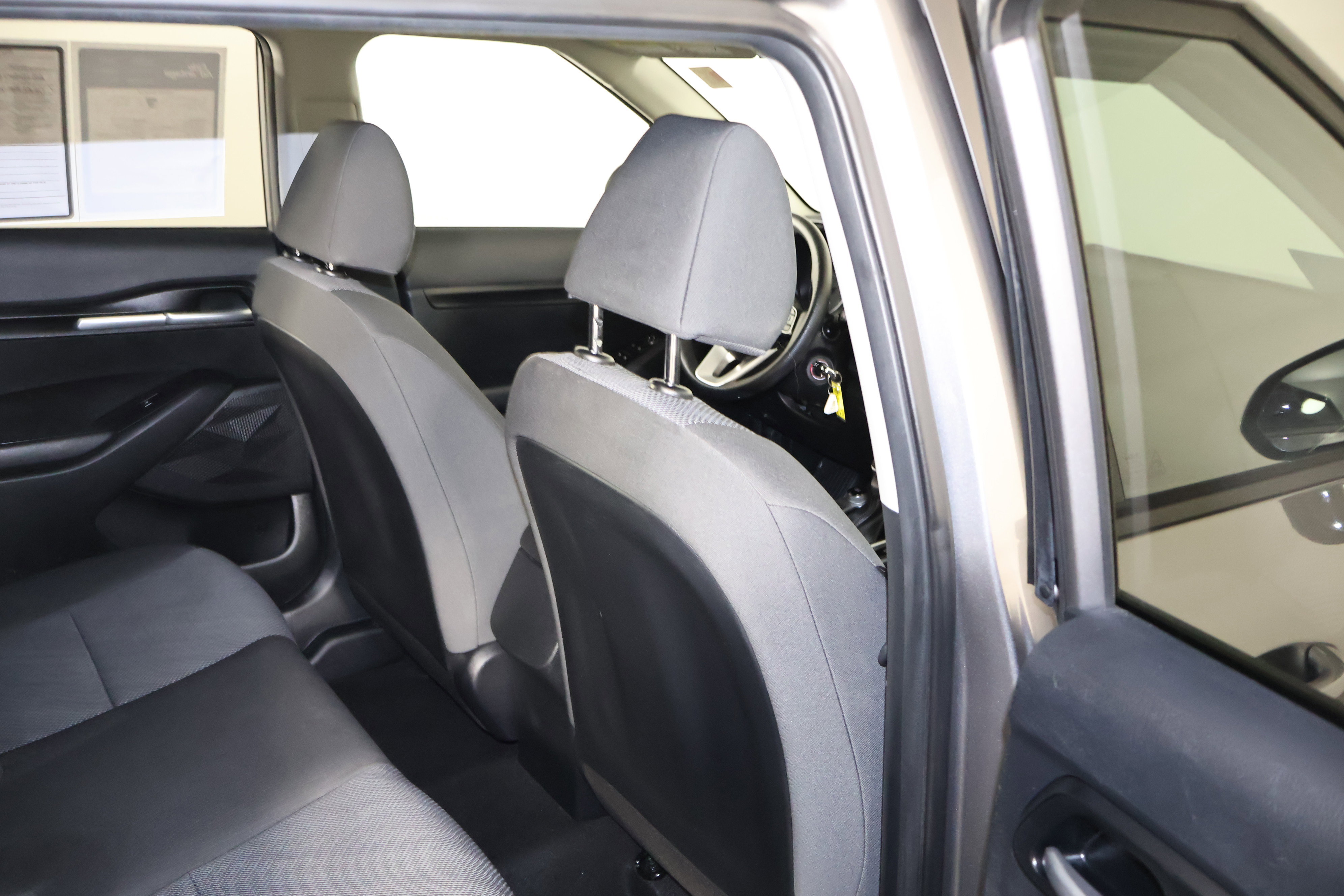 Used 2022 Kia Seltos LX image 44