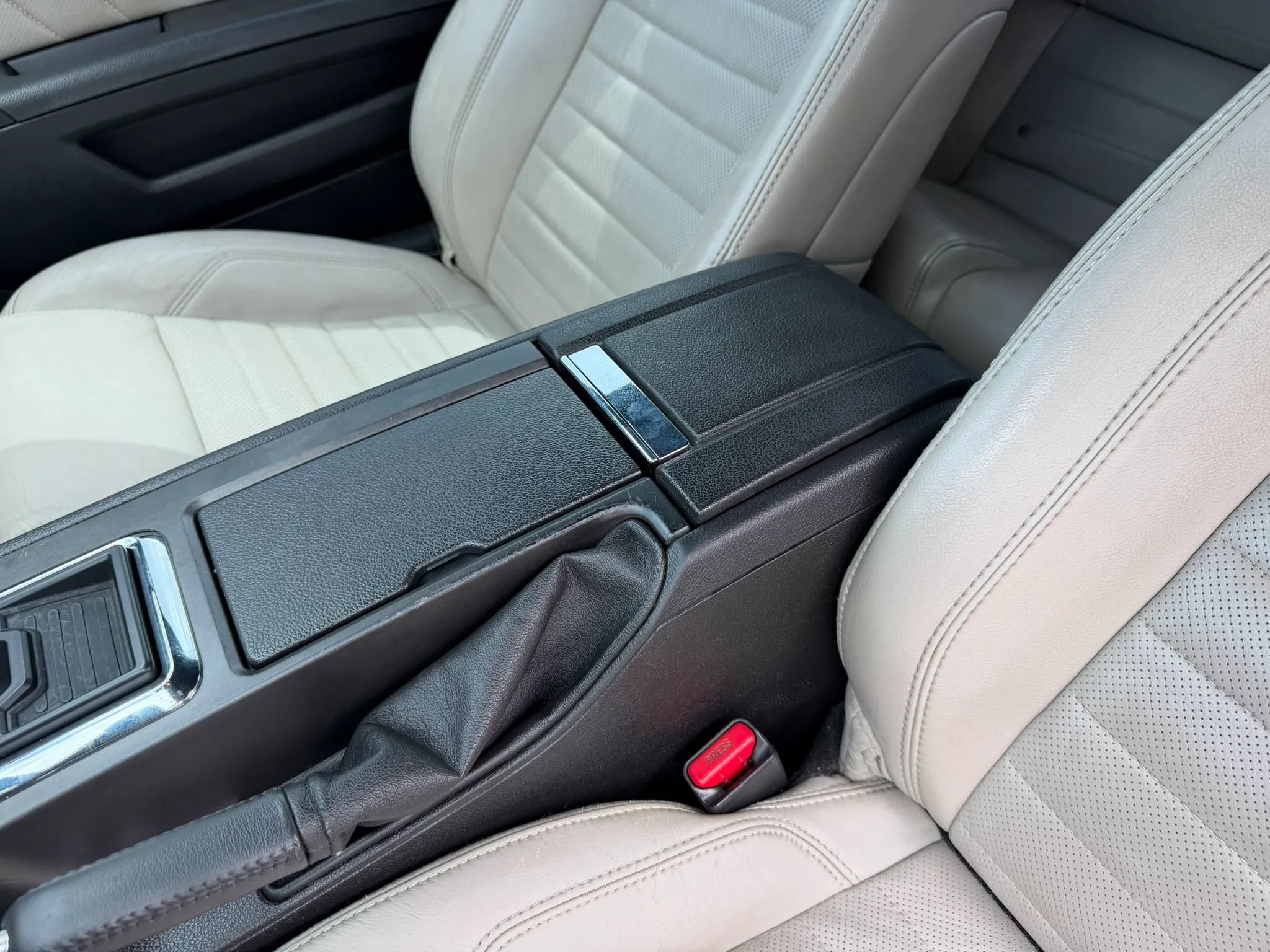 Used 2013 Ford Mustang Premium RWD image 15