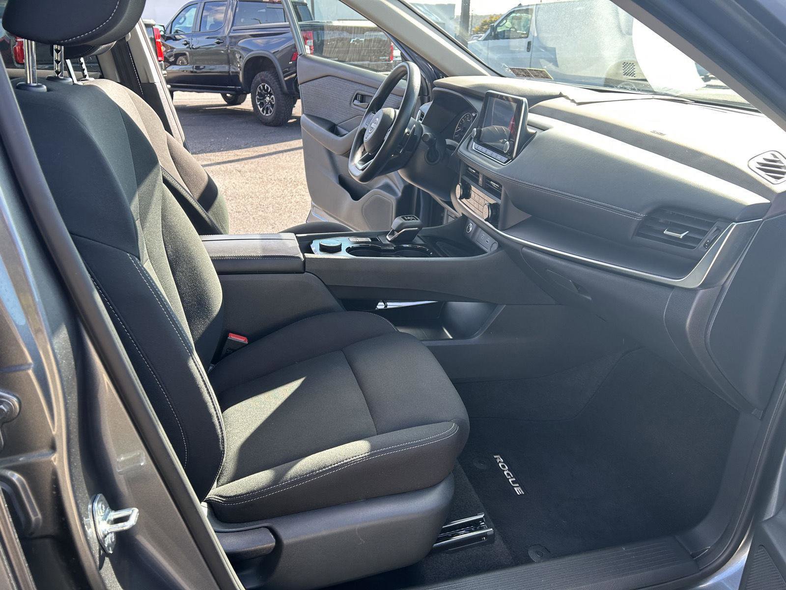 Used 2023 Nissan Rogue S image 22