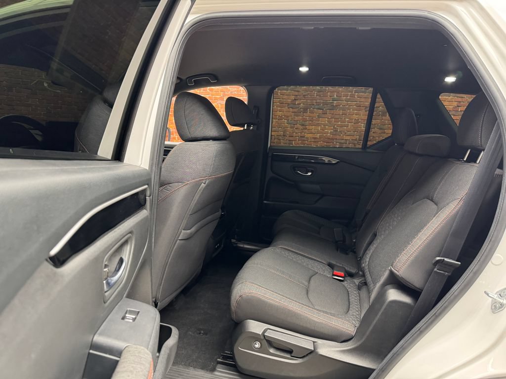 Used 2023 Honda Pilot Sport image 24
