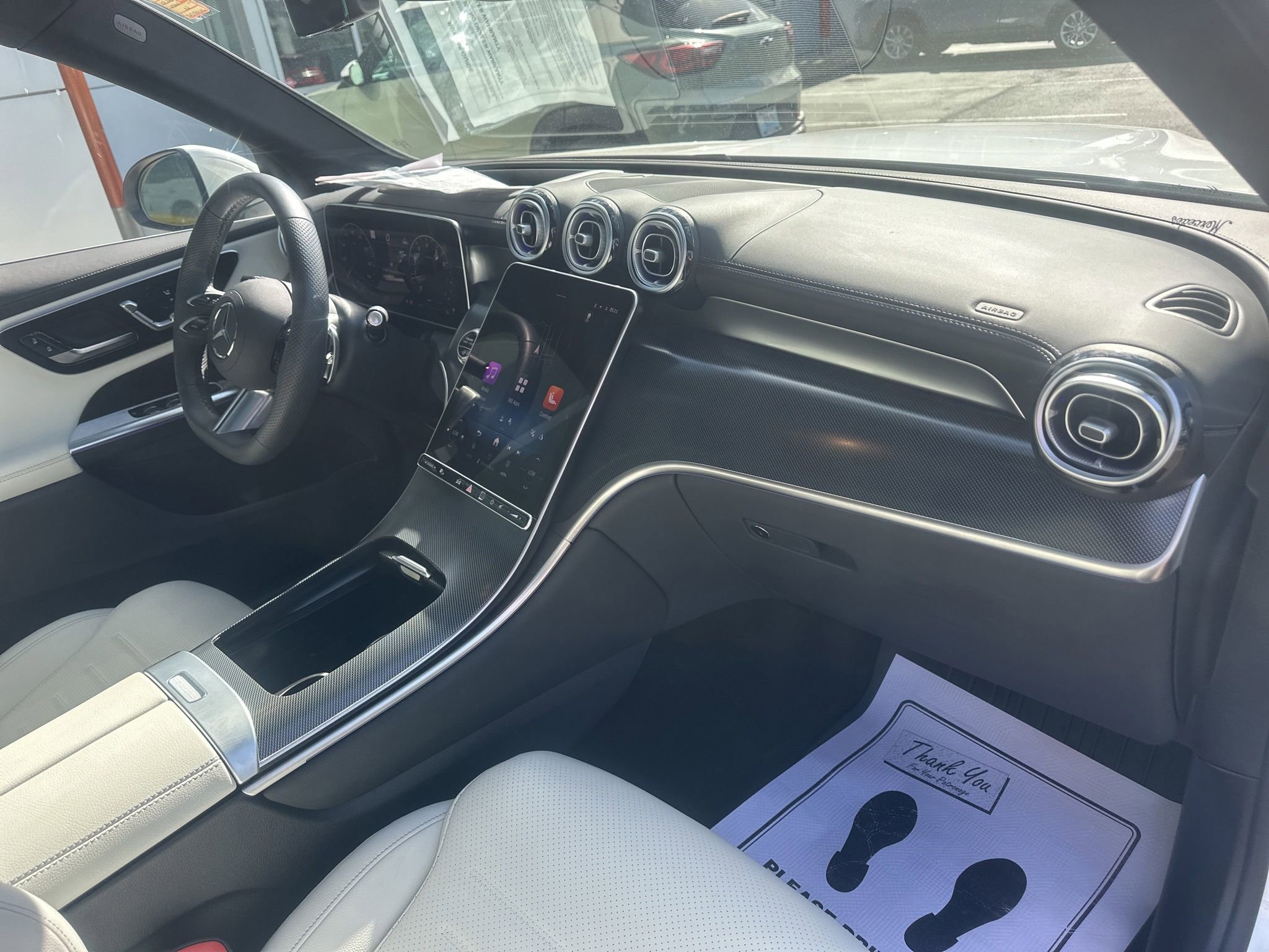 Used 2025 Mercedes-Benz GLC 300 4MATIC image 12