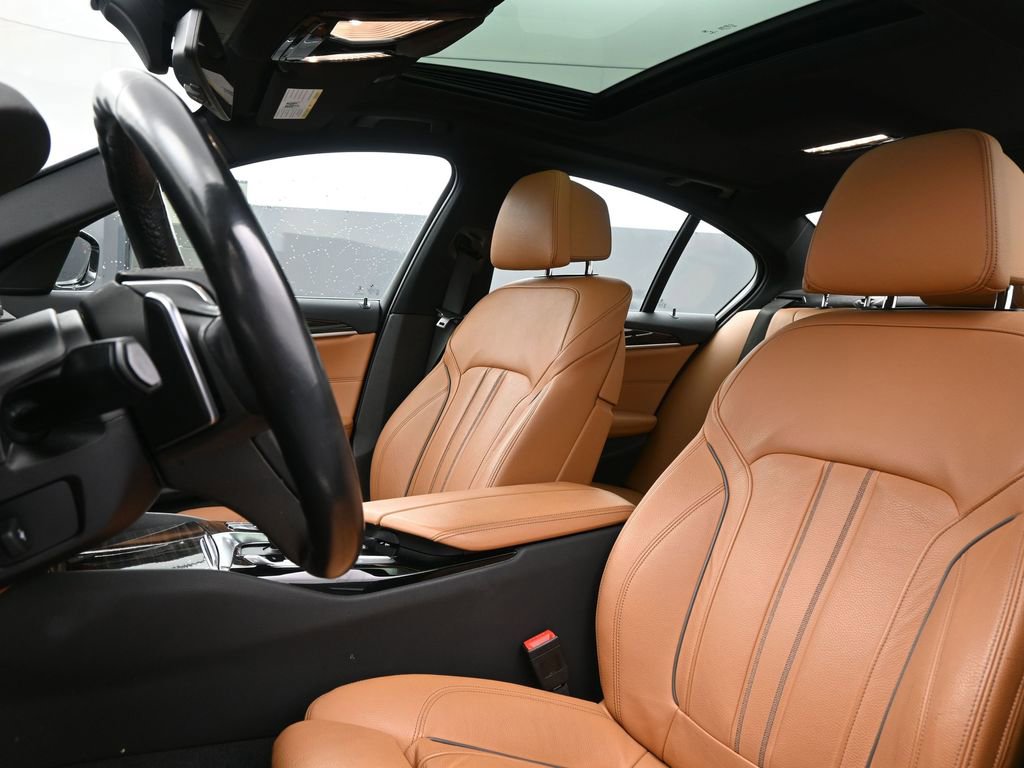 Used 2019 BMW 540i xDrive AWD/4WD image 13