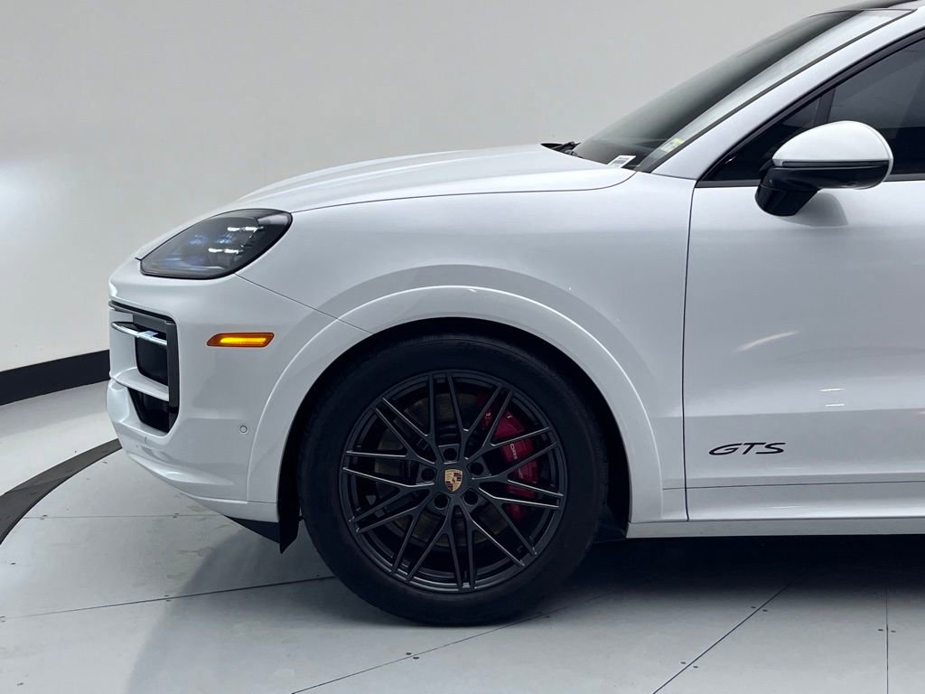 Certified 2025 Porsche Cayenne GTS image 31