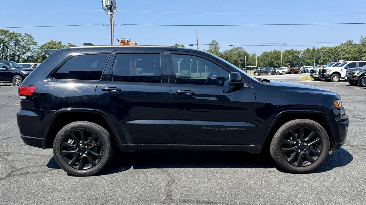 Used 2019 Jeep Grand Cherokee Altitude AWD/4WD image 5