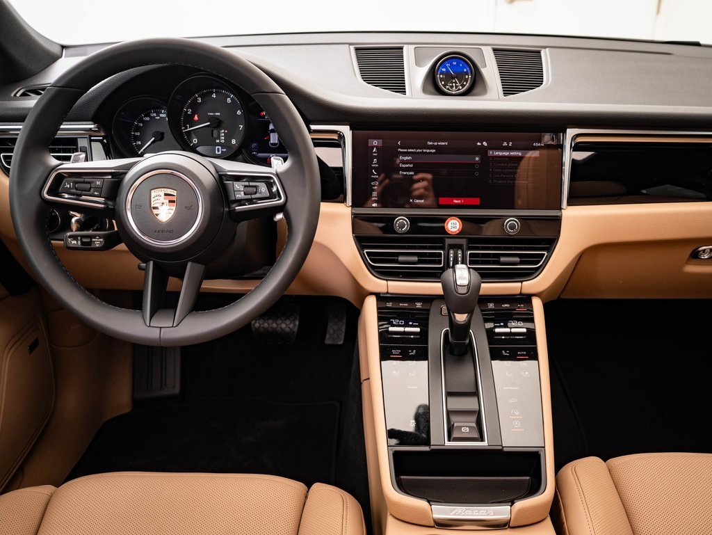 Certified 2025 Porsche Macan image 6