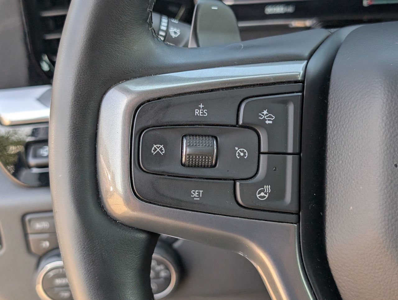 Used 2025 Chevrolet Silverado 1500 LTZ AWD/4WD image 22