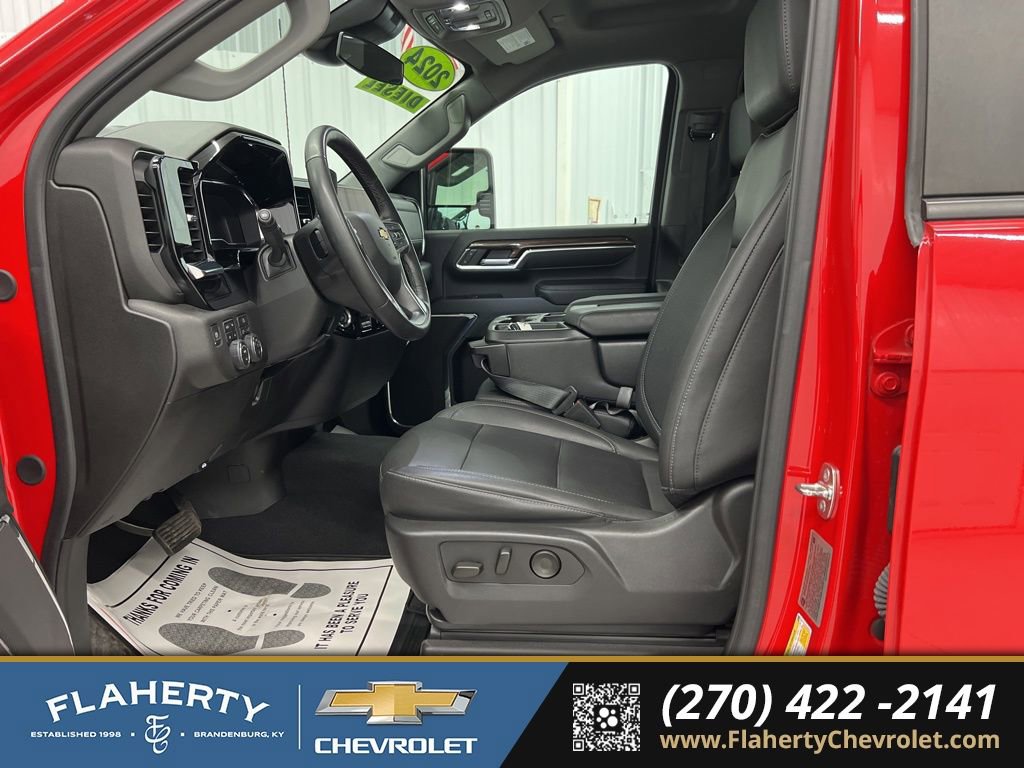 Used 2024 Chevrolet Silverado 3500 LT w/ Convenience Package image 9