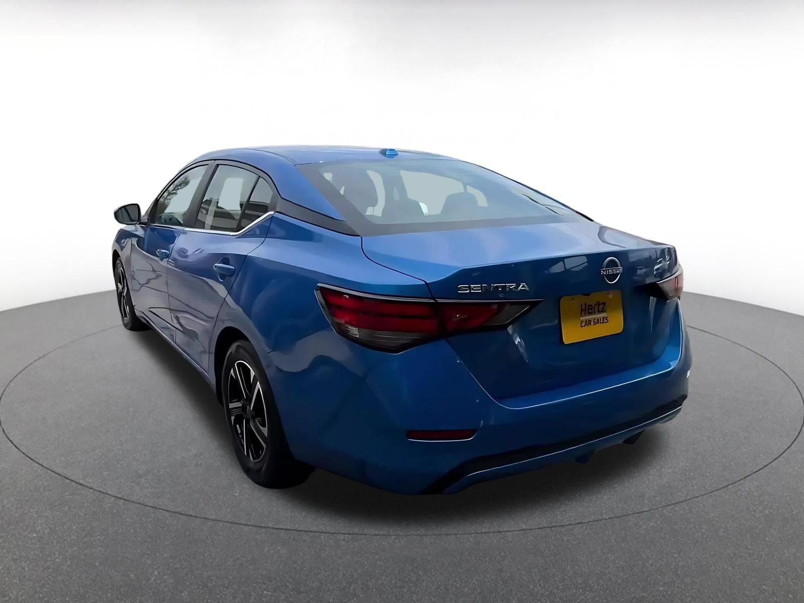 Used 2025 Nissan Sentra SV FWD image 9