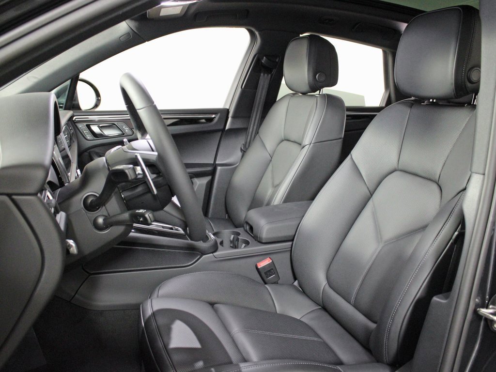 Used 2026 Porsche Macan image 5