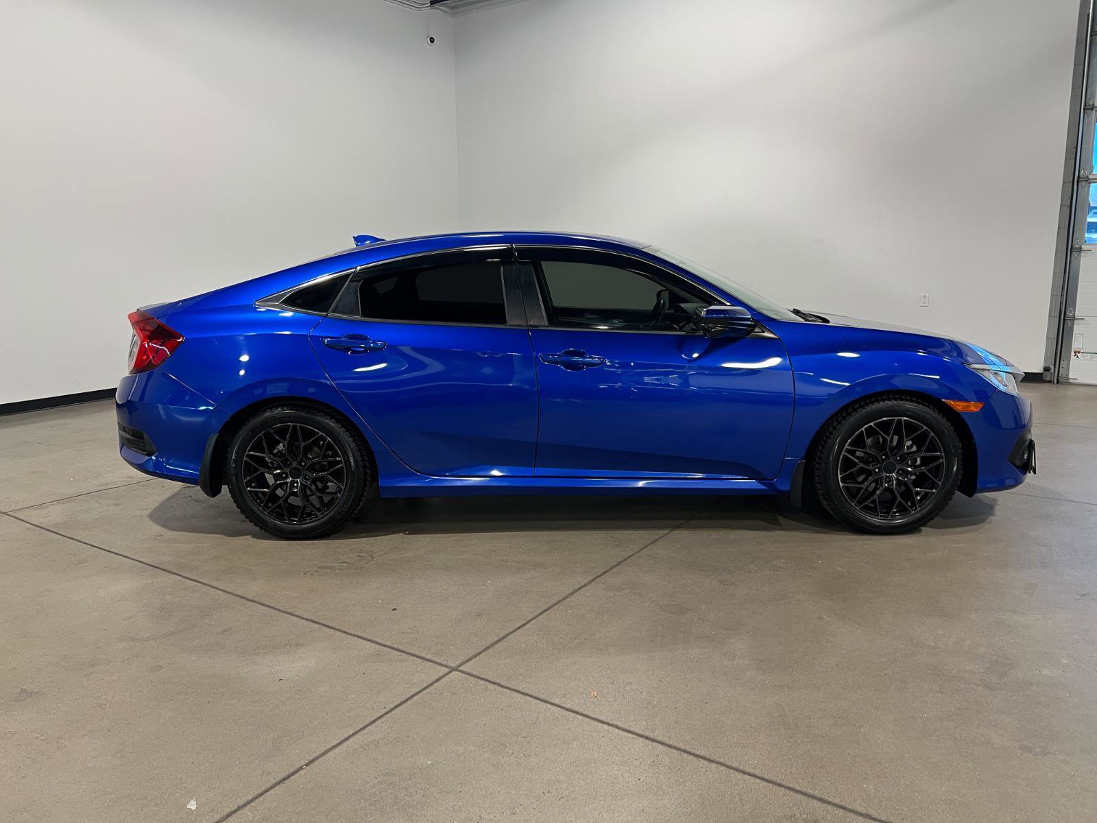 Used 2018 Honda Civic EX-T image 2