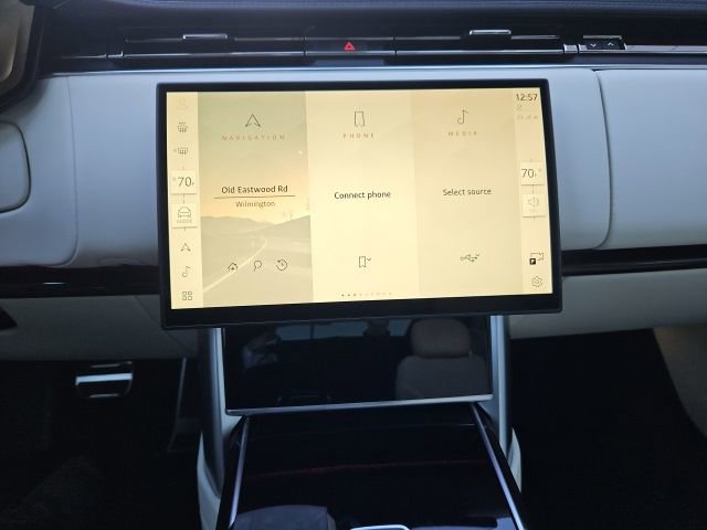 Used 2025 Land Rover Range Rover SE image 17