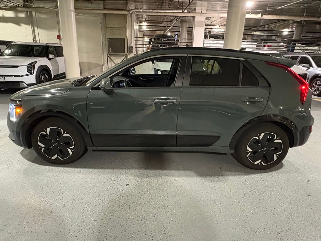 Certified 2023 Kia Niro Wave w/ Wave Preserve Package FWD image 6