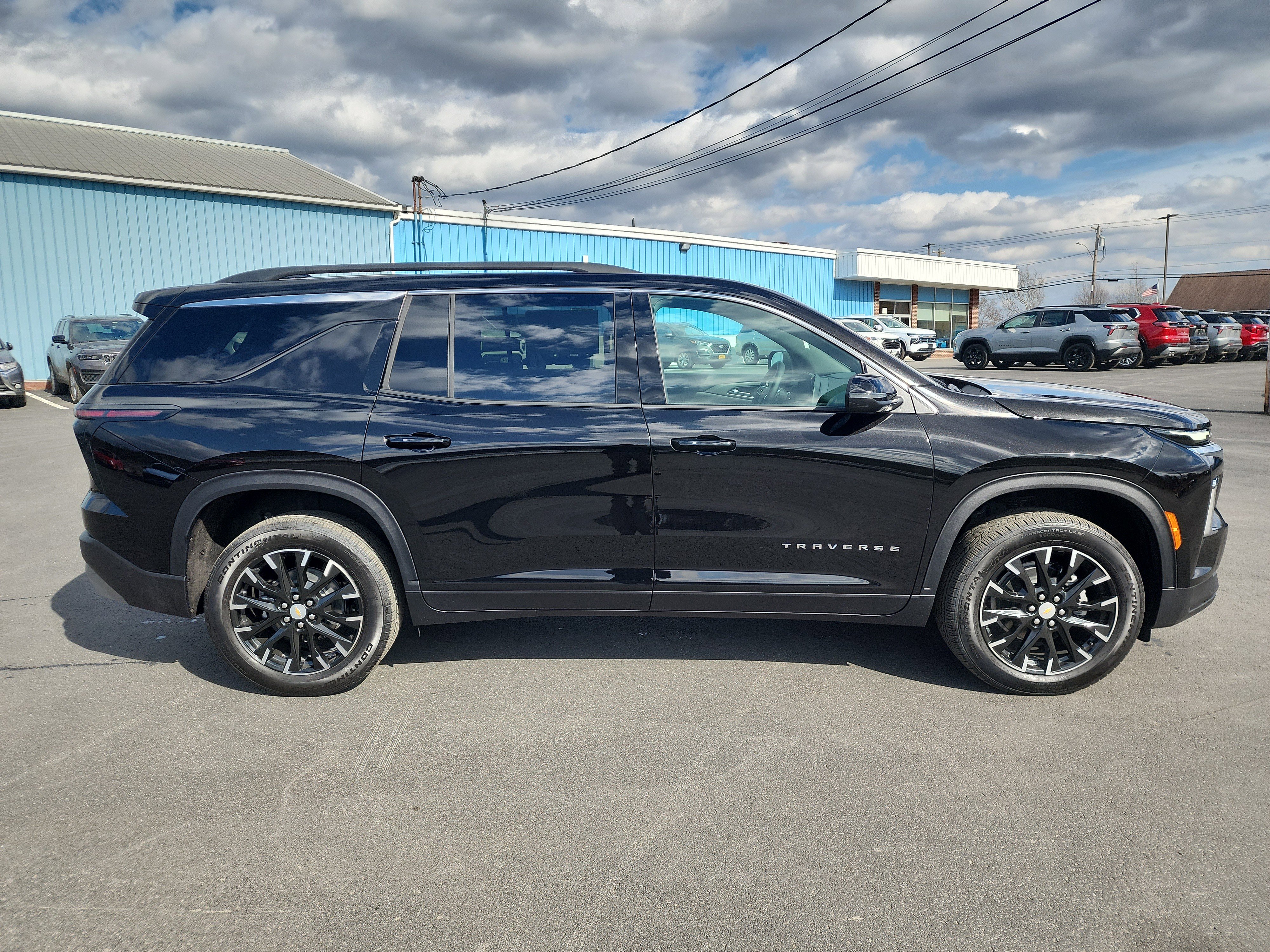 New 2026 Chevrolet Traverse LT w/ Sun and Wheel Package AWD/4WD image 9
