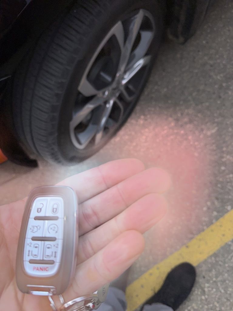 Used 2024 Chrysler Pacifica Pinnacle FWD image 6